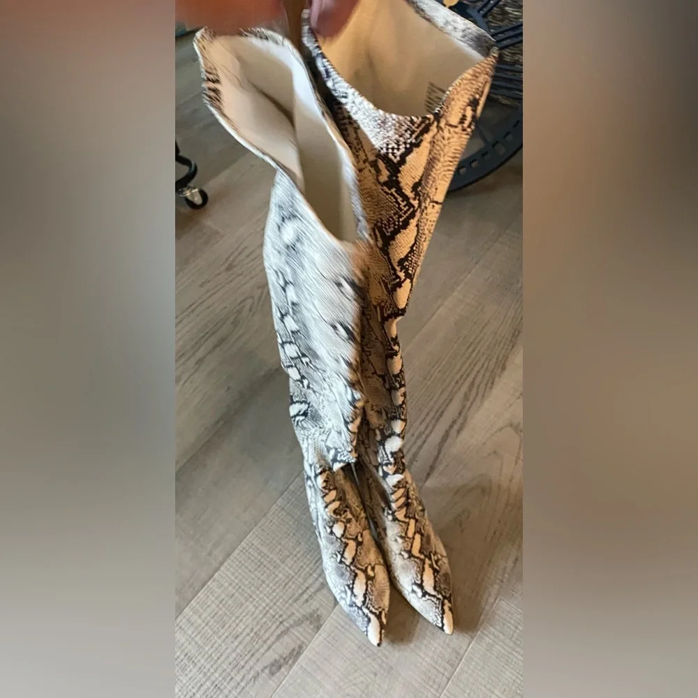 STEVE MADDEN BOOTS - Picture 3 of 17